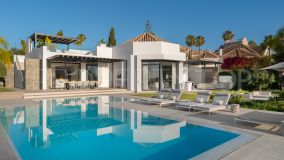 Villa en primera linea de golf en Aloha, Nueva Andalucia