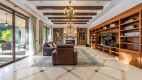 Mansion for sale in Guadalmina Baja with 6 bedrooms