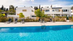 Moderna casa adosada con enorme potencial de alquiler en Nueva Andalucía, Marbella