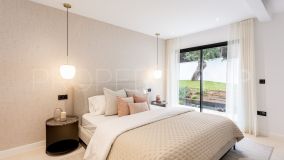 Buy 3 bedrooms villa in Elviria