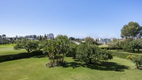 Spacious apartment in Guadalmina Alta: Ideal as an investment or to live with panoramic views of the golf course.