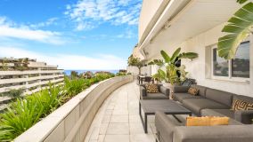 Impressive and fully remodeled duplex penthouse in Puerto Banús