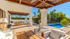 Villa en venta en Lomas de Puente Romano, Marbella Golden Mile