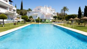 Estupendo apartamento en Las Lomas de Río Real, Marbella Este