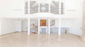 Villa en venta en Puerto del Almendro, Benahavis