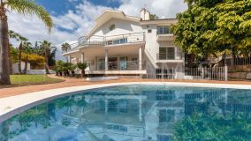 Villa en venta en Puerto del Almendro, Benahavis