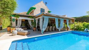 Impresionante villa de estilo clásico en plena Milla de Oro de Marbella en zona de villas de lujo a pocos minutos de Hotel Puente Romano