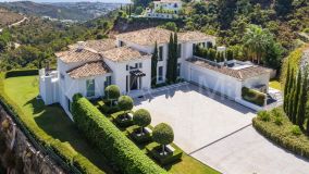 Villa for sale in El Madroñal, Benahavis