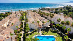 Adosado en venta en Costabella, Marbella Este