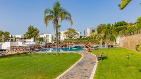 REDUCED PRICE! Spacious duplex apartment with incredible sea views in Santa Clara Golf, Marbella East
