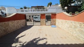 Spacious townhouse with a private garaje in Torreblanca