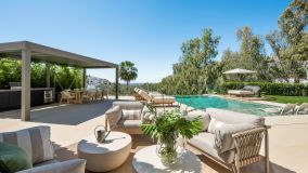 Villa for sale in El Herrojo, Benahavis
