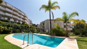Apartment with terrace and garage for sale in the Santa María Green Hills Residential Complex, Elviria