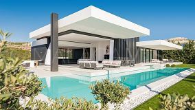 Villa for sale in Atalaya Golf, Estepona Est