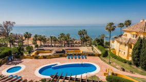 Luxurious and spectacular duplex penthouse on the beachfront in Rio Real Golf, Marbella East