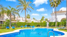 Town House for sale in Los Naranjos, Nueva Andalucia