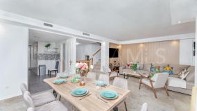 Town House for sale in Los Naranjos, Nueva Andalucia