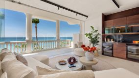 Fully renovated 3 bedroom beachfront apartment in Las Dunas Park, Estepona