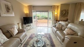 Radhus for sale in Condes de Iza, Nueva Andalucia