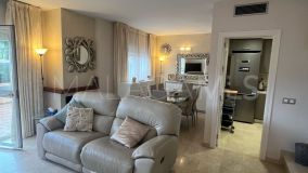 Radhus for sale in Condes de Iza, Nueva Andalucia