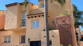 Radhus for sale in Condes de Iza, Nueva Andalucia