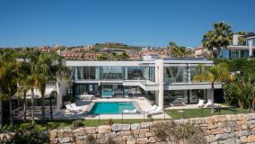 Villa for sale in La Alqueria, Benahavis