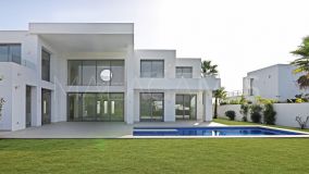 Villa for sale in Puerto del Capitan, Benahavis