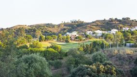 Parcelas para villas independientes con vistas al golf y a la montaña en La Cala Golf, Mijas Costa