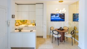 Apartamento de 2 dormitorios recientemente reformado en la Milla de Oro de Marbella