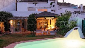 Adosado en venta en Nueva Andalucia con 5 dormitorios