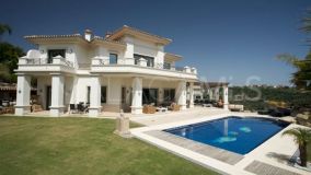 Villa en venta en Los Arqueros, Benahavis