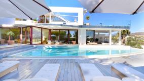 Spectacular modern villa with amazing views in Nueva Andalucía