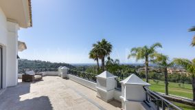 Villa for sale in Los Arqueros, Benahavis