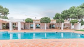 Villa en venta en Benamara, Estepona Este