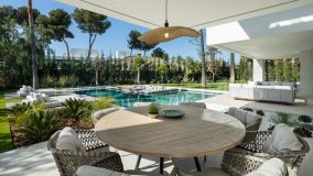 Villa for sale in Atalaya de Rio Verde, Nueva Andalucia