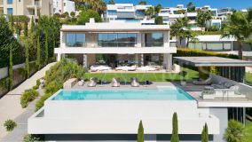 Villa for sale in La Alqueria, Benahavis