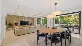 Villa en venta en Nueva Andalucia, Marbella