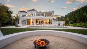 Villa for sale in Parcelas del Golf, Nueva Andalucia