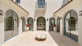 Villa for sale in La Cerquilla, Nueva Andalucia