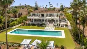 Villa for sale in La Cerquilla, Nueva Andalucia