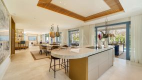 Villa for sale in La Cerquilla, Nueva Andalucia