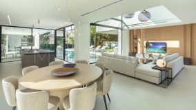 Villa for sale in Las Brisas, Nueva Andalucia