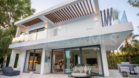 Villa for sale in Arboleda, Estepona Est