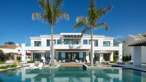 Villa for sale in Monte Halcones, Benahavis