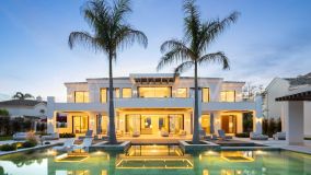 Villa for sale in Monte Halcones, Benahavis