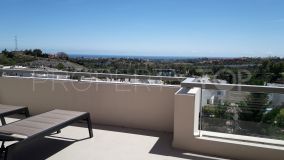 Fabulous 2 bedroom apartment with sea views