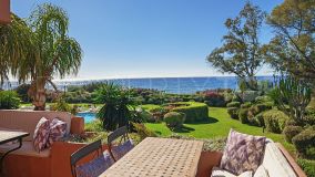 Impresionante apartamento junto a la playa en venta en Marbella