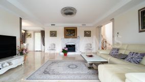 Villa for sale in Hacienda las Chapas, Marbella East