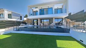 Villa for sale in Estepona