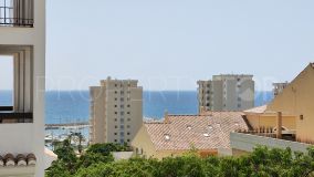 Impresionante apartamento con vistas al mar en venta en Estepona